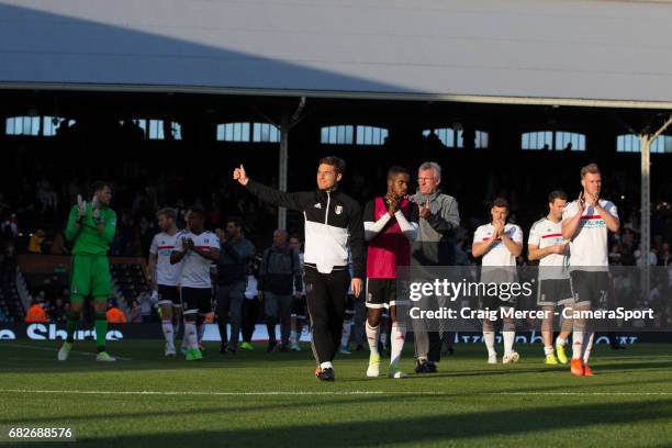 Fulham's Scott Parker leads the players round to applaud the home fans after the Sky Bet Championship match between Fulham and Reading at Craven...