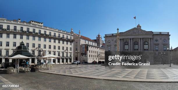 panoramic view of the town hall square (praça do municipio), lisbon, portugal - portugees straatmozaïek stockfoto's en -beelden
