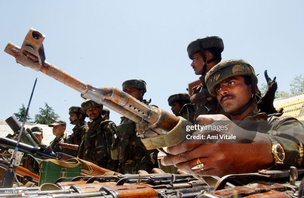 Indian Troops Drill in Kashmir