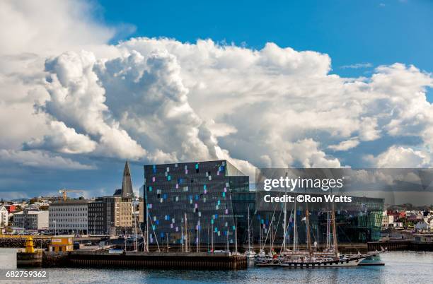 harpa concert hall - iceland harbour stock-fotos und bilder