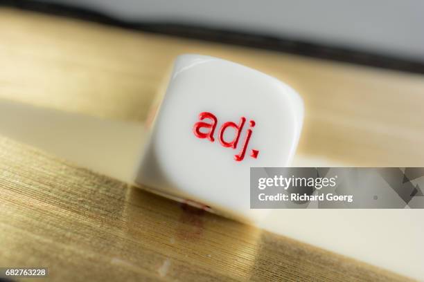 white dice with one word showing and with various backgrounds - thinking outside the box englische redewendung stock-fotos und bilder