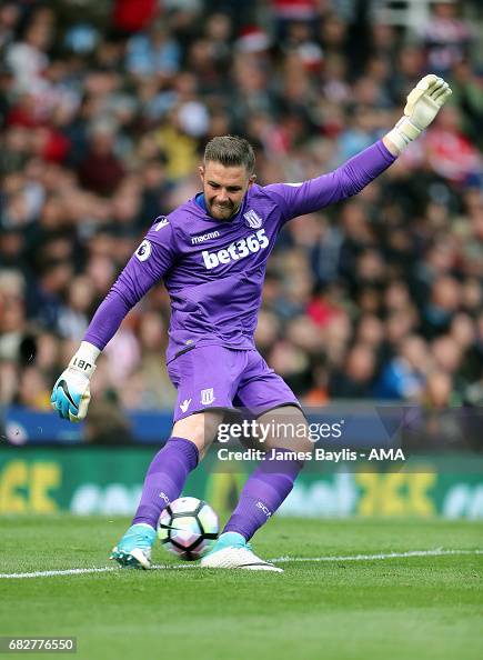 Stoke City v Arsenal - Premier League Stoke City v Arsenal - Premier League