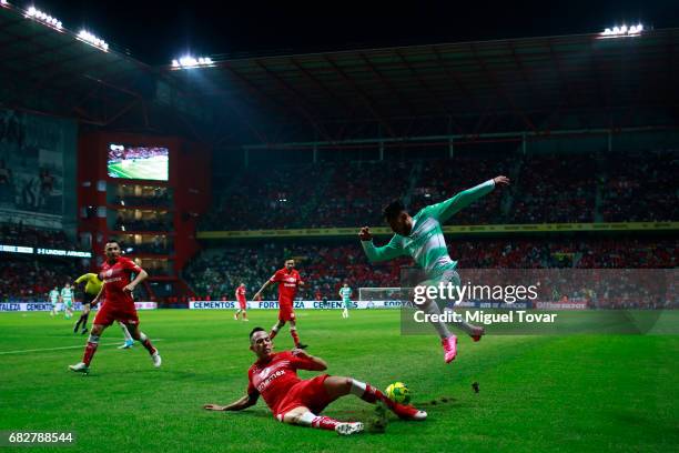 Rodrigo Salinas of Toluca fights for the ball with Walter Sandoval of Santos during the quarter finals second leg match between Toluca and Santos...