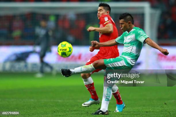 Efrain Velarde of Toluca fights for the ball with Osvaldo Martinez of Santos during the quarter finals second leg match between Toluca and Santos...