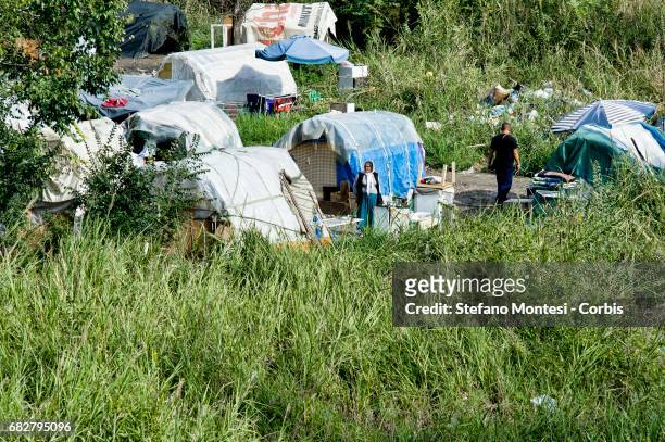 The Roma camp under the Magliana Bridge, inhabited by Roma Romanians, a camp of shacks near the shore of the Tiber river on October 10, 2013 in Rome,...