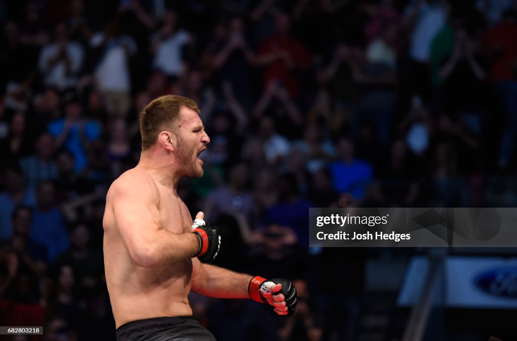 UFC 211: Miocic v Dos Santos 2