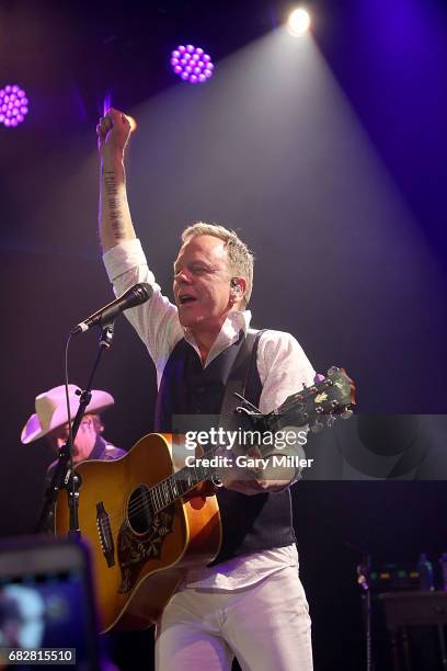 Kiefer Sutherland performs in concert at 3TEN ACL Live on May 13, 2017 in Austin, Texas.