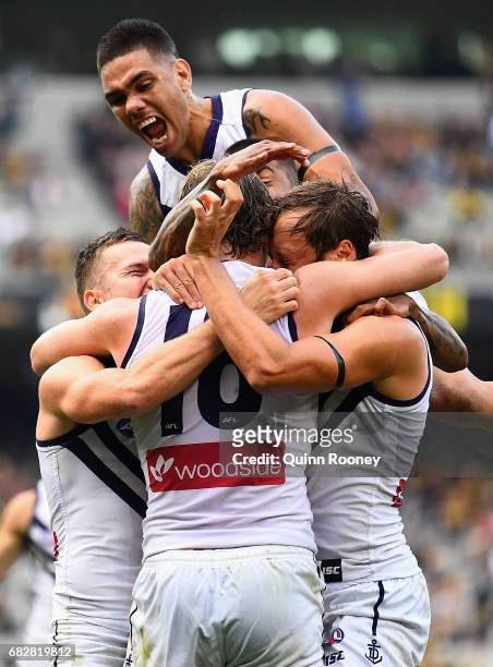 David Mundy of the Dockers is congratulated by team mates after kicking the winning goal during the round eight AFL match between the Richmond Tigers...