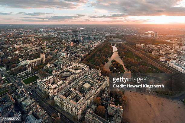 aerial over whitehall and st james' park - whitehall london stock-fotos und bilder