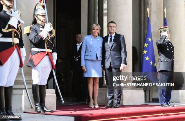 French newly elected President Emmanuel Macron poses with his wife Brigitte Trogneux at the Elysee presidential Palace after the handover and prior...