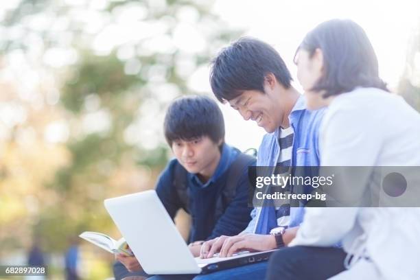 reunión de estudiantes - only japanese fotografías e imágenes de stock