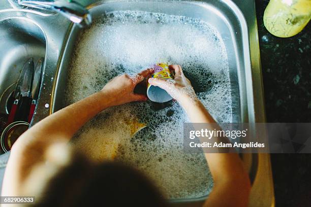 day in the life of a stay at home dad - child washing hands photos et images de collection