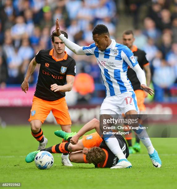Huddersfield Town's Rajiv van La Parra vies for possession with Sheffield Wednesday's Sam Winnall during the Sky Bet Championship Play-Off Semi Final...