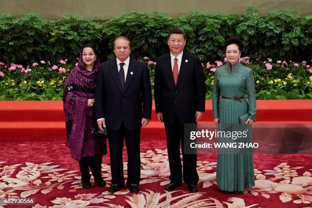 Pakistan's Prime Minister Nawaz Sharif and his wife Kalsoom Nawaz Sharif pose with Chinese President Xi Jinping and his wife Peng Liyuan during a...