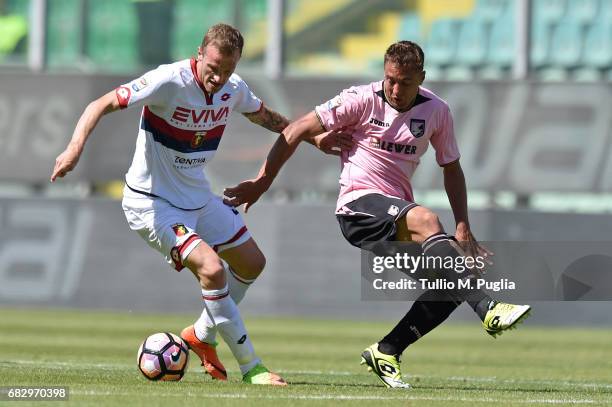 Luca Rigoni of Genoa and Thiago Cionek of Palermo compete for the ball during the Serie A match between US Citta di Palermo and Genoa CFC at Stadio...