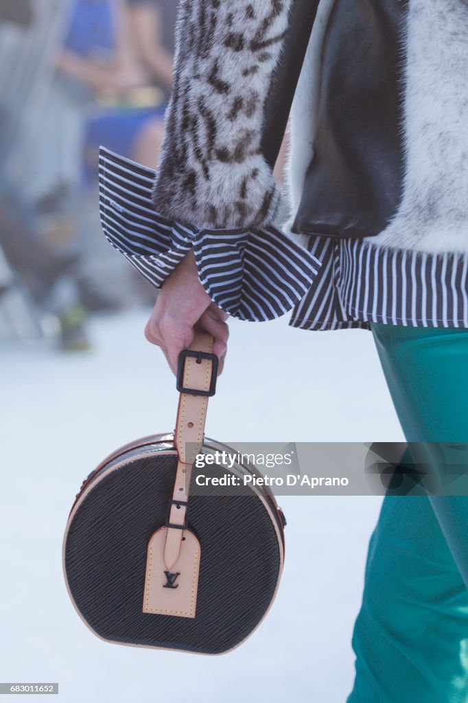 Louis Vuitton Resort 2018 Show - Runway