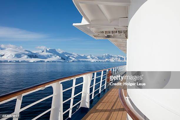 deck of mv sea spirit and snowy mountains - boat top view stock-fotos und bilder