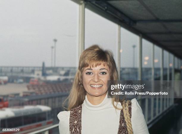 English actress Stephanie Beacham, who appears in the film 'The Nightcomers', pictured at Heathrow Airport in London on 15th April 1971