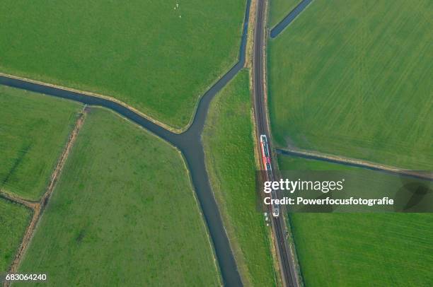 a flight in the green - aerial train stock-fotos und bilder