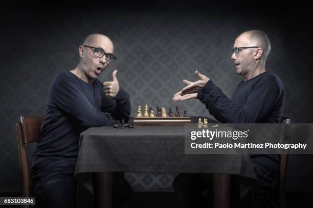 cloned man playing chess - dubbelgångare bildbanksfoton och bilder