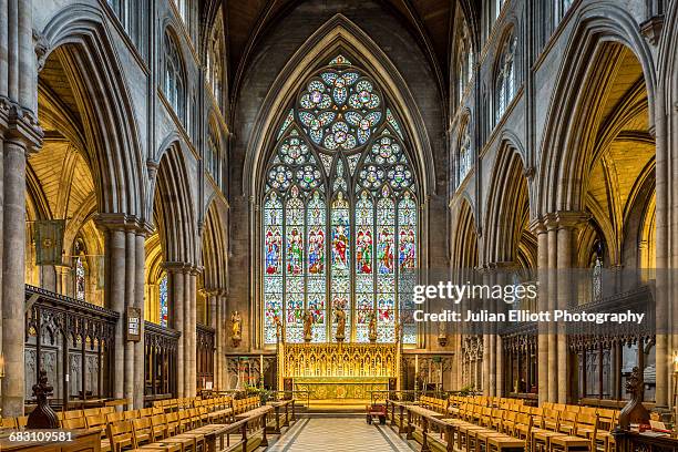 the choir of ripon cathedral. - catedral interior fotografías e imágenes de stock