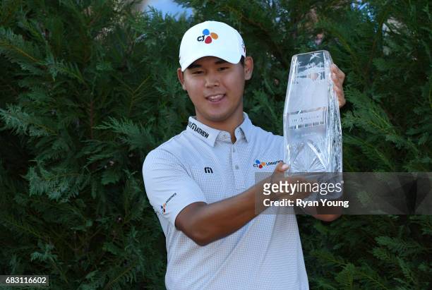 Si Woo Kim hoists the trophy during the final round of THE PLAYERS Championship on THE PLAYERS Stadium Course at TPC Sawgrass on May 14 in Ponte...