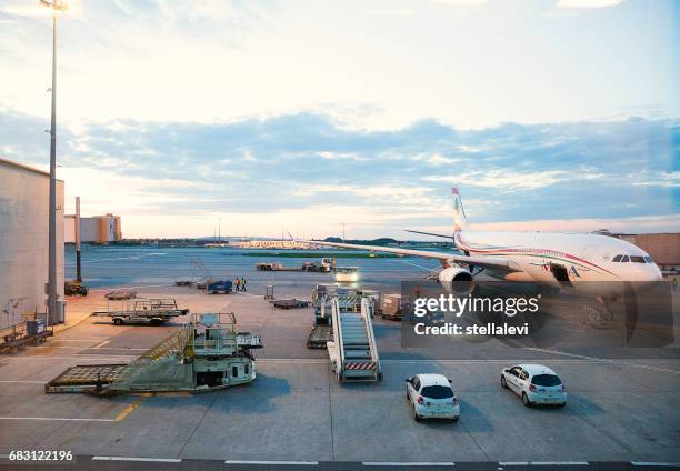 charles de gaulle airport, paris - charles de gaulle airport stock pictures, royalty-free photos & images