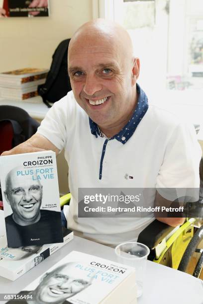 Writer Philippe Croizon attends Tribute To Jean-Claude Brialy during "Journees Nationales du Livre et du Vin"on May 14, 2017 in Saumur, France.