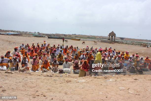 een groep van indiase monniken (baba) in vrindavan, india - mahabharat stockfoto's en -beelden