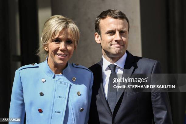 French newly elected President Emmanuel Macron poses with his wife Brigitte Trogneux at the Elysee presidential Palace after the handover and prior...