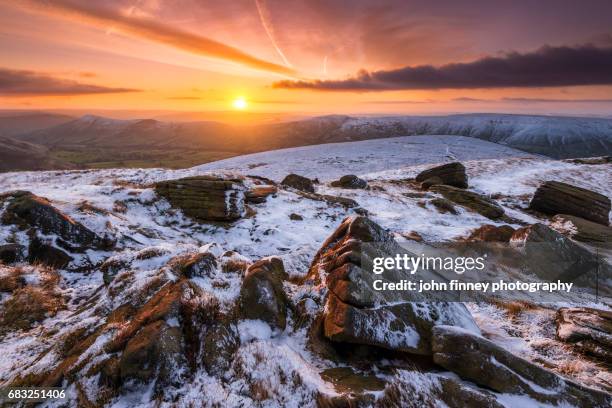 sunrise over kinda scout rocks in the english peak district. uk. - bakersfield sunrise stock pictures, royalty-free photos & images