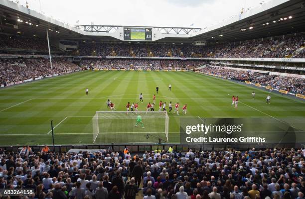 Tottenham Hotspur and Manchester United players line up as Christian Eriksen of Tottenham Hotspur crosses the ball for Harry Kane to score their...