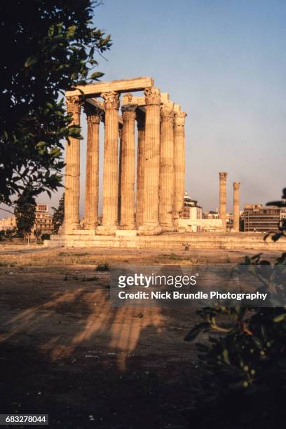 temple of olympian zeus, athens, greece - temple of zeus ancient olympia stock pictures, royalty-free photos & images