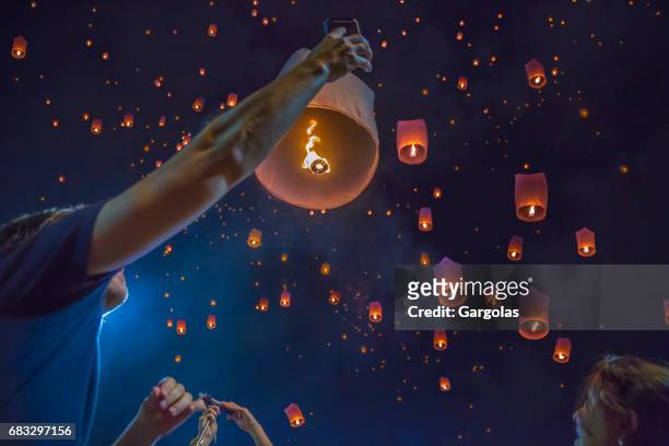 floating asian lanterns in the sky of chiang mai, thailand - lantern imagens e fotografias de stock