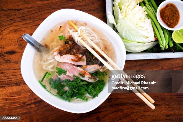 pho in laos - pho suppe stock-fotos und bilder