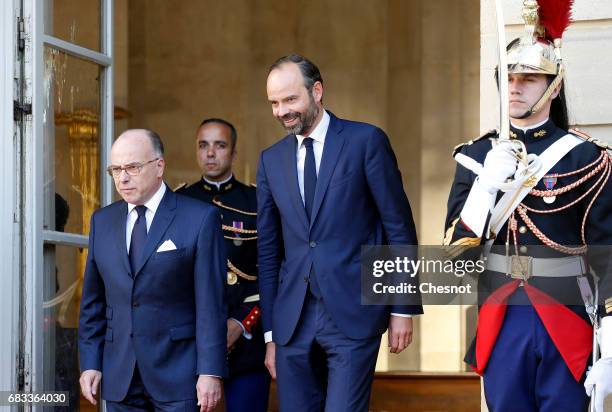 France's newly appointed Prime minister Minister Edouard Philippe escorts France's outgoing Prime minister Bernard Cazeneuve out of the ÇÊHotel...