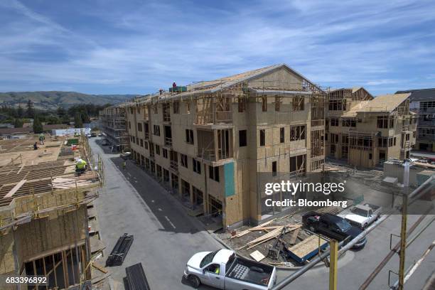 Contractors work on a townhouses under construction at the PulteGroup Inc. Onyx housing development in San Jose, California, U.S., on Wednesday, May...