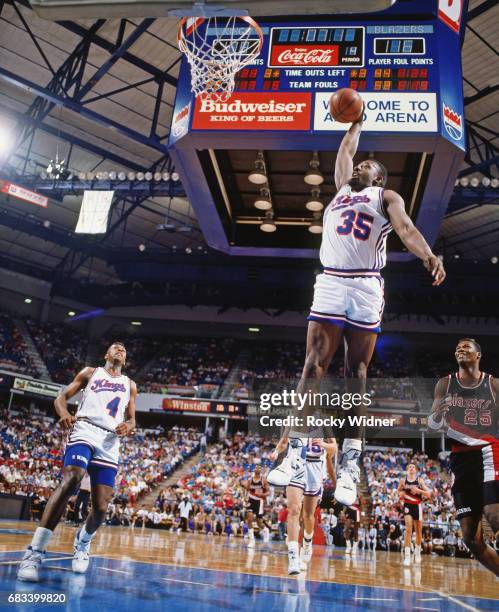 Antoine Carr of the Sacramento Kings goes to the basket circa 1990 at Arco Arena in Sacramento, California. NOTE TO USER: User expressly acknowledges...