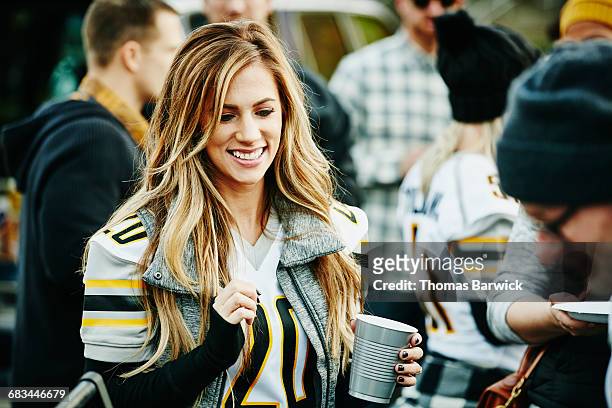 woman waiting for food during tailgating party - avvenimento sportivo foto e immagini stock