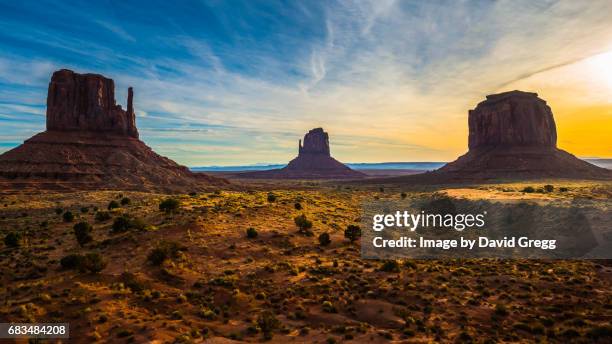 sunrise over the giants - südwesten stock-fotos und bilder