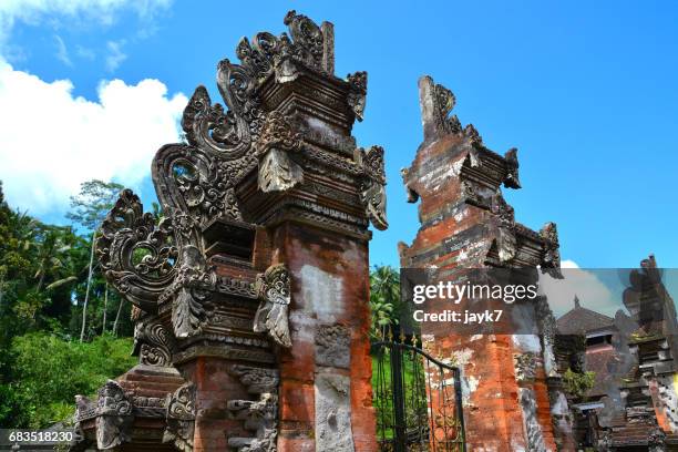 tirta empul temple - jayk7 bali temple stock-fotos und bilder