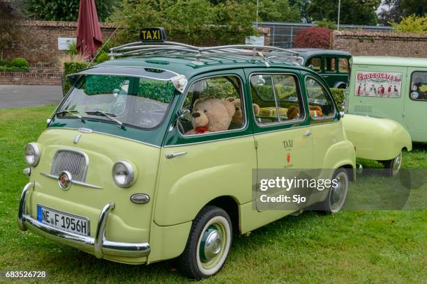 fiat multipla klassische taxi auto frontansicht - sjoerd van der wal or sjo stock-fotos und bilder