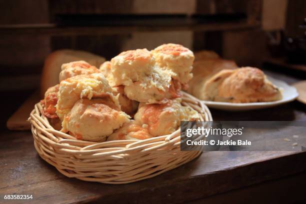 homemade cheese scones in a basket - blätterteigbrötchen stock-fotos und bilder