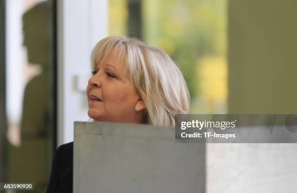 Hannelore Kraft, lead candidate of the German Social Democrats , arrives in state elections in North Rhine-Westphalia on May 14, 2017 in Muehlheim an...