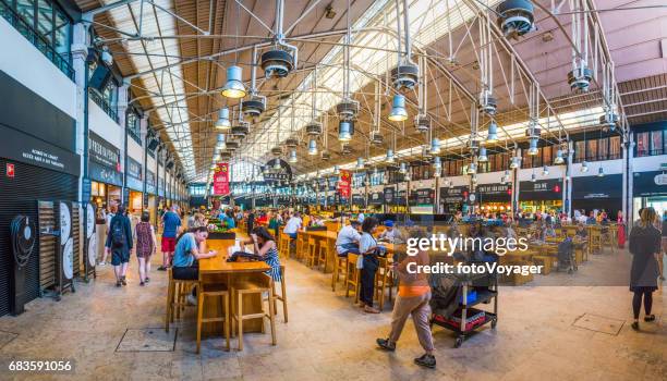 lisboa mercado da riberia tiempo mercado restaurantes cafeterías portugal - ciudad baja fotografías e imágenes de stock