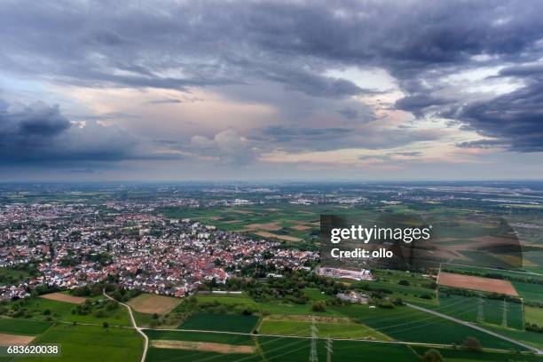 panorama luftbild rhein-main-gebiet - taunusgebirge stock-fotos und bilder