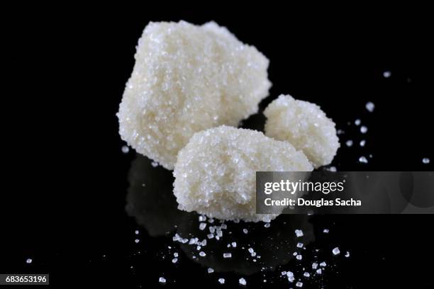 cocaine that has been cooked into crack cocaine rocks - ecstasy pill fotografías e imágenes de stock