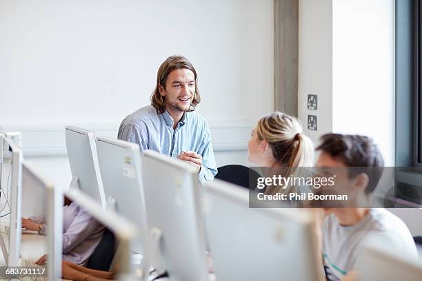 Man Computer Training Computer Training Room Photos and Premium High Res Pictures - Getty Images