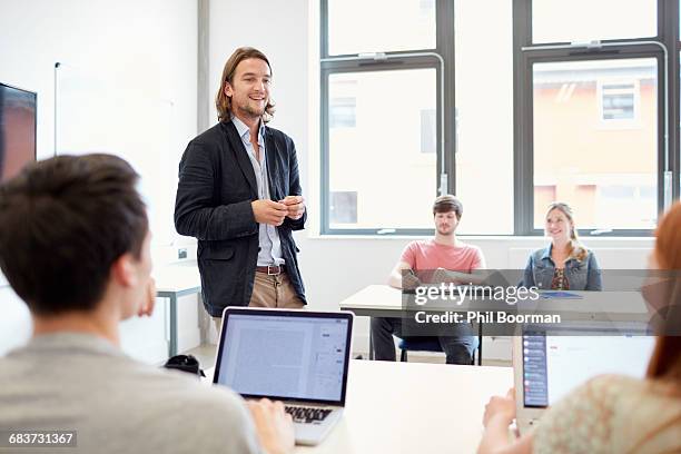 Classroom Lecture R Lecturer Teaching It Photos and Premium High Res Pictures - Getty Images