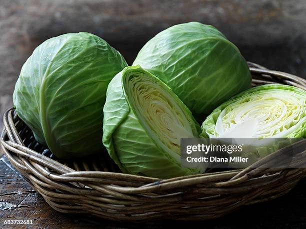 fresh organic vegetables, baby cabbage - crucíferas - fotografias e filmes do acervo